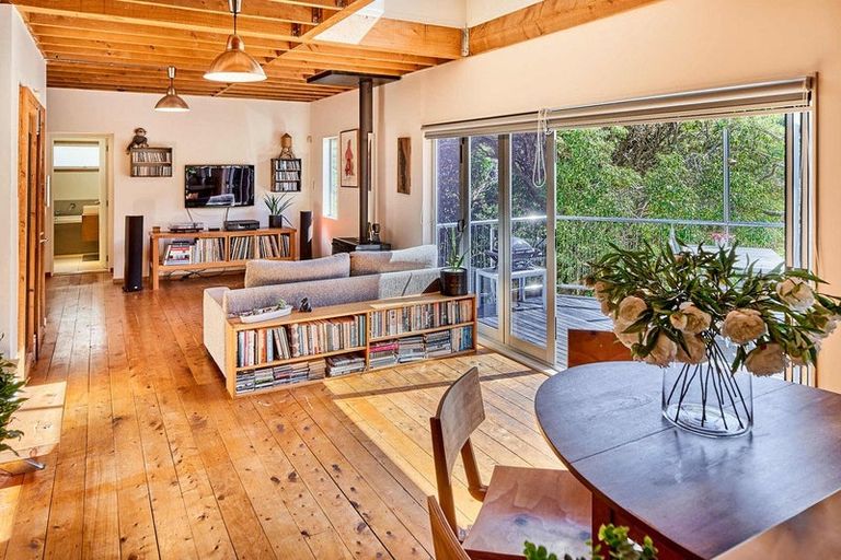 Photo of property in 101 Cluny Road, Plimmerton, Porirua, 5026