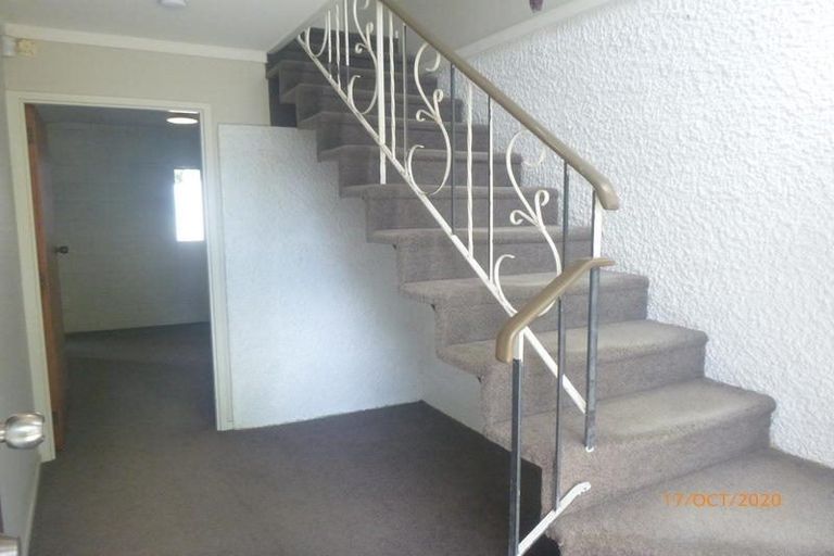 Photo of property in 2/1b Divich Avenue, Te Atatu South, Auckland, 0610