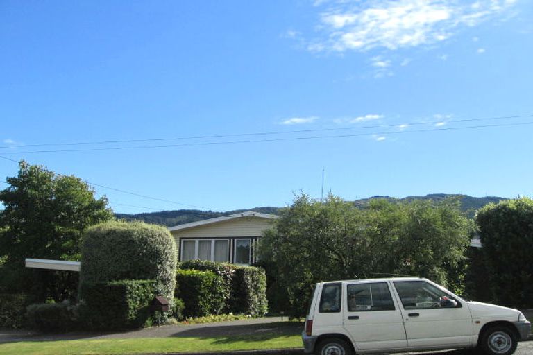 Photo of property in 22 Dowling Grove, Silverstream, Upper Hutt, 5019