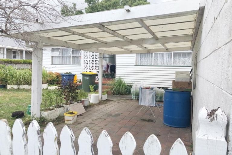 Photo of property in 26 Netherlands Avenue, Kelston, Auckland, 0602