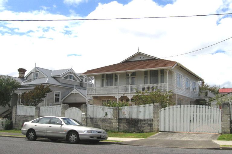 Photo of property in 13 Palmerston Road, Birkenhead, Auckland, 0626