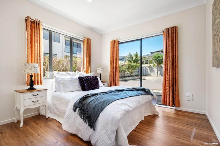 Photo of property in 21 Fairbairn Place, East Tamaki Heights, Auckland, 2016