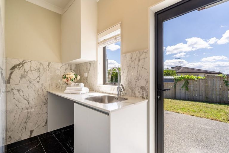 Photo of property in 17 Oak Bark Drive, Schnapper Rock, Auckland, 0632