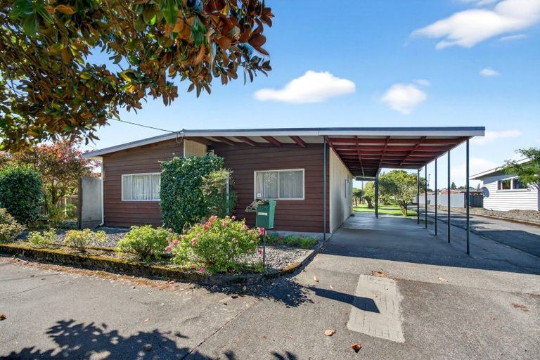 Photo of property in 30 Victoria Street, Carterton, 5713