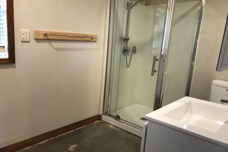 Photo of property in 81 Lauderdale Road, Birkdale, Auckland, 0626