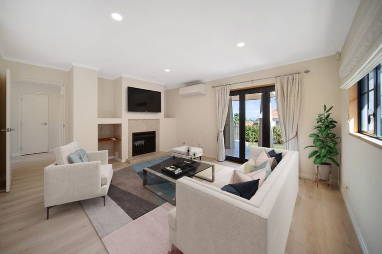 Photo of property in 25 Brooke Ridge Rise, East Tamaki Heights, Auckland, 2016