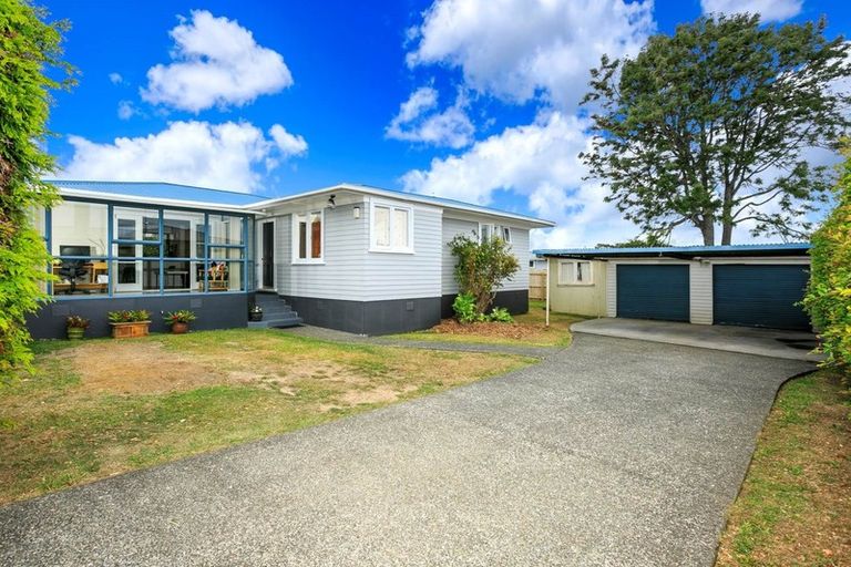 Photo of property in 4 Trinidad Road, Sunnynook, Auckland, 0620