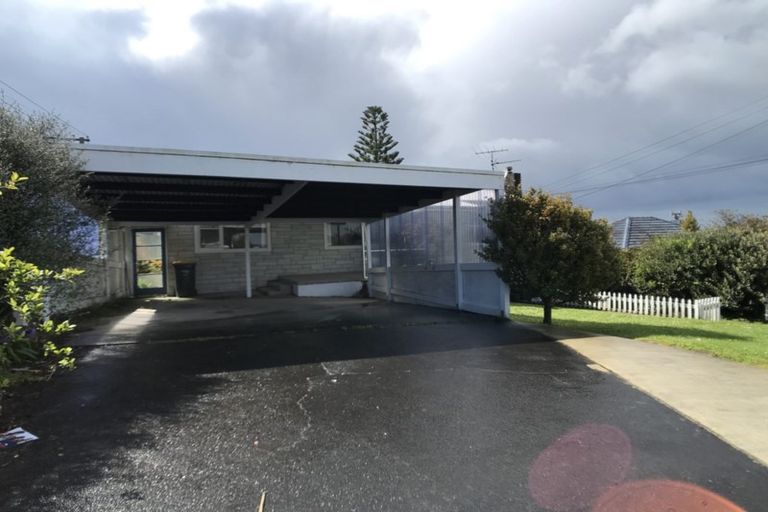 Photo of property in 12 Limmer Place, Browns Bay, Auckland, 0632