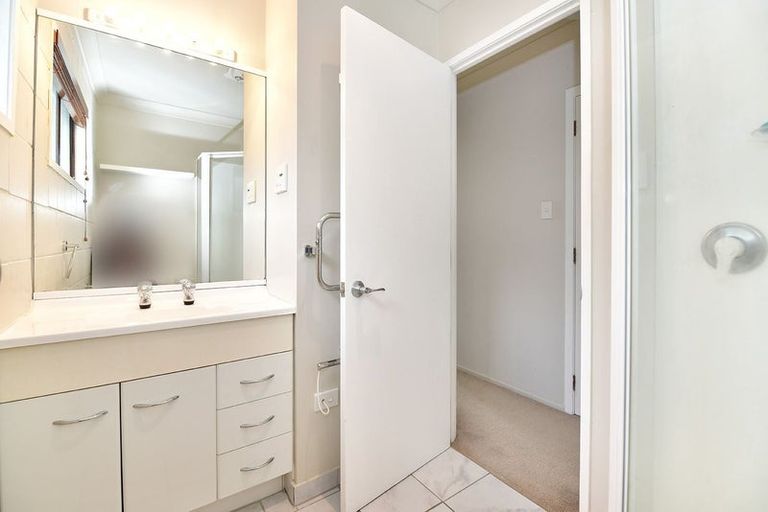 Photo of property in 22 Amorino Drive, Red Beach, 0932