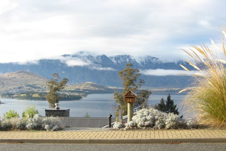 Photo of property in 27 Aspen Grove, Fernhill, Queenstown, 9300