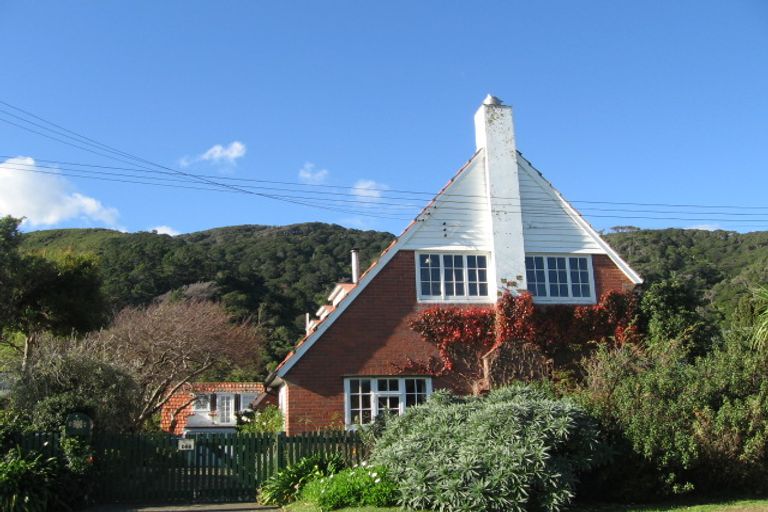 Photo of property in 10 Maire Street, Eastbourne, Lower Hutt, 5013
