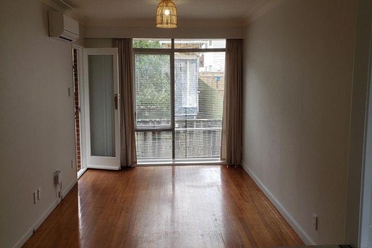 Photo of property in 4/3 Evelyn Place, Hillcrest, Auckland, 0627