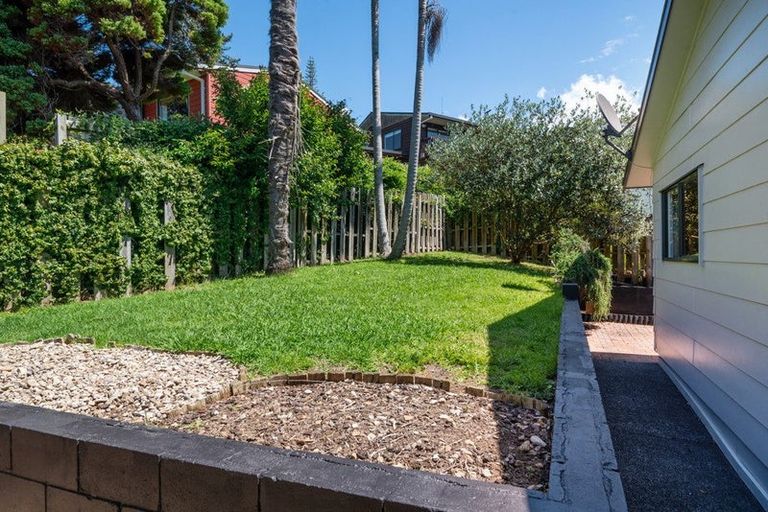 Photo of property in 1/8 Camilla Grove, Totara Vale, Auckland, 0629