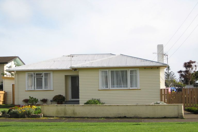 Photo of property in 4 Pratt Street, Waitara, 4320