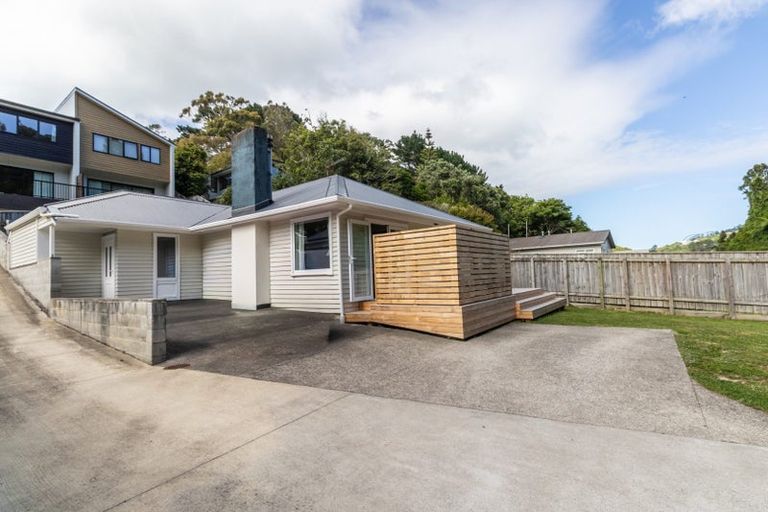 Photo of property in 68 Newlands Road, Newlands, Wellington, 6037