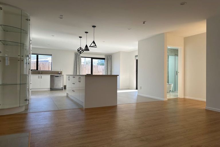 Photo of property in 39a Cutler Street, New Lynn, Auckland, 0600