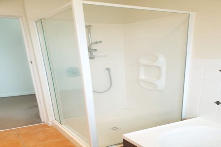 Photo of property in 6 River Road, Te Atatu Peninsula, Auckland, 0610