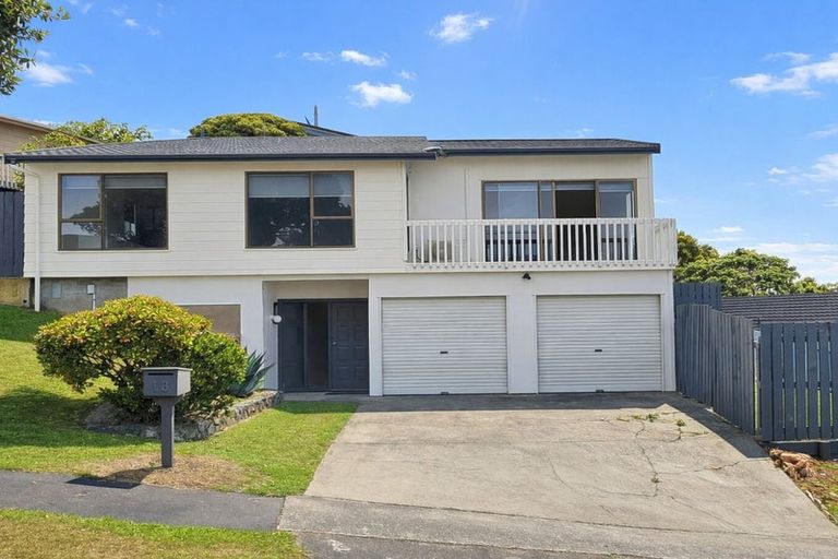 Photo of property in 18 Mercury Way, Whitby, Porirua, 5024