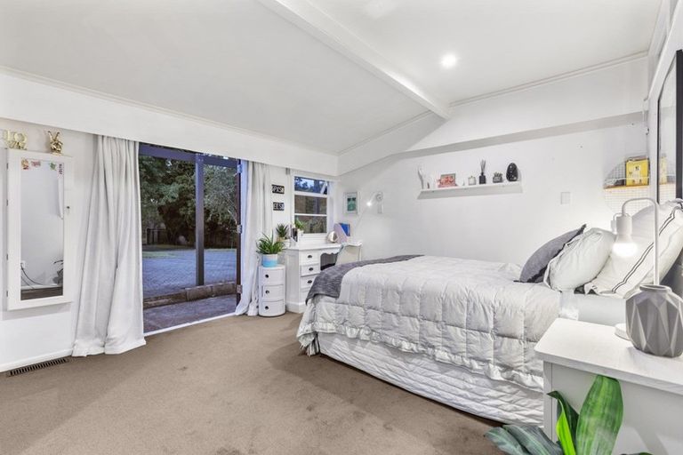 Photo of property in 166 Godley Road, Titirangi, Auckland, 0604