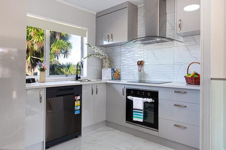 Photo of property in 4/111 Great South Road, Manurewa, Auckland, 2102