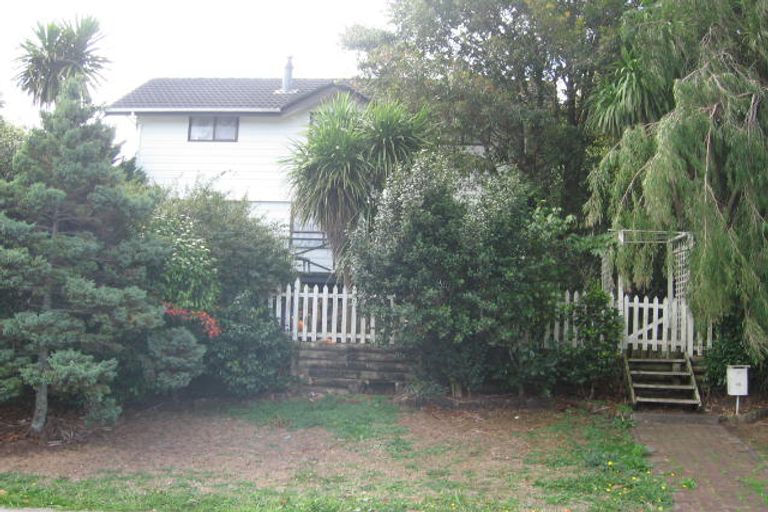 Photo of property in 1/20 Girrahween Drive, Totara Vale, Auckland, 0629