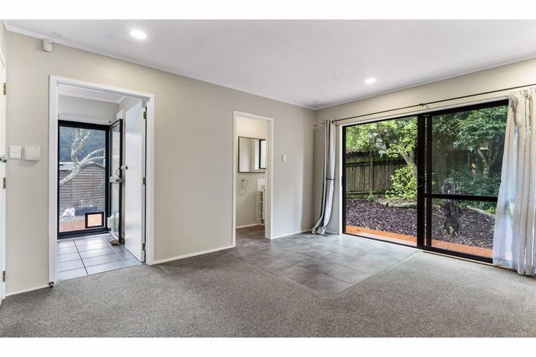Photo of property in 19 Palmetto Place, Goodwood Heights, Auckland, 2105