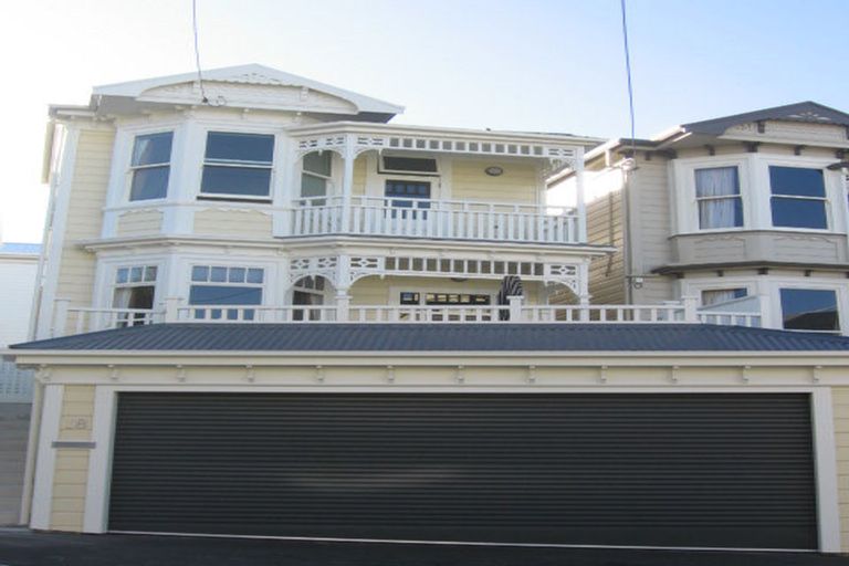 Photo of property in 18 Roxburgh Street, Mount Victoria, Wellington, 6011