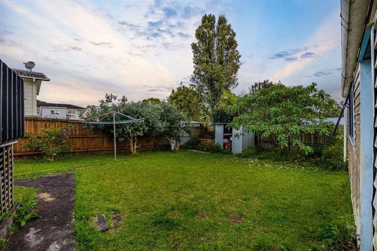 Photo of property in 53 Donovan Avenue, Massey, Auckland, 0614