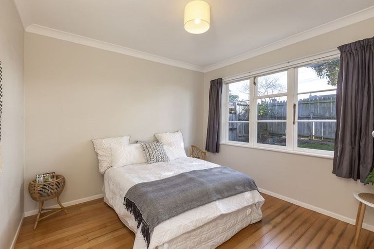 Photo of property in 1/31 Verran Road, Birkenhead, Auckland, 0626
