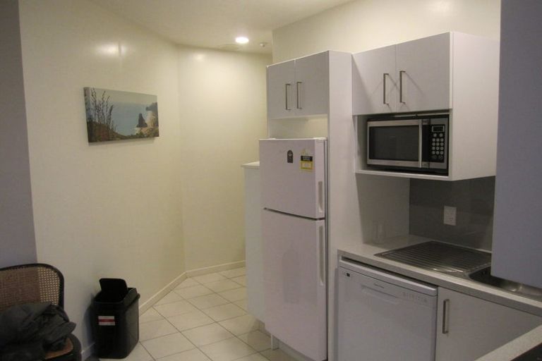 Photo of property in Terrace Tower Apartments, 1e/126 The Terrace, Wellington Central, Wellington, 6011