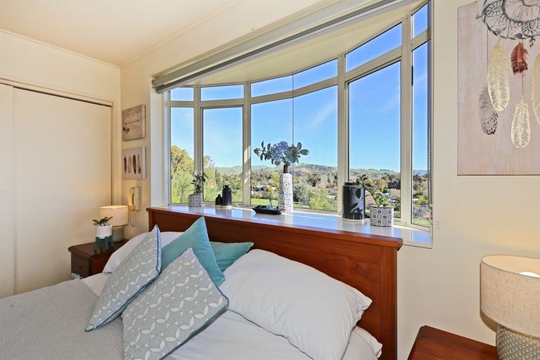 Photo of property in 15 Woodford Heights, Havelock North, 4130