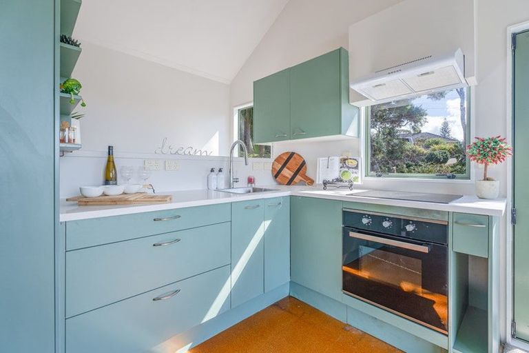 Photo of property in 33a Fairmount Road, Titirangi, Auckland, 0604