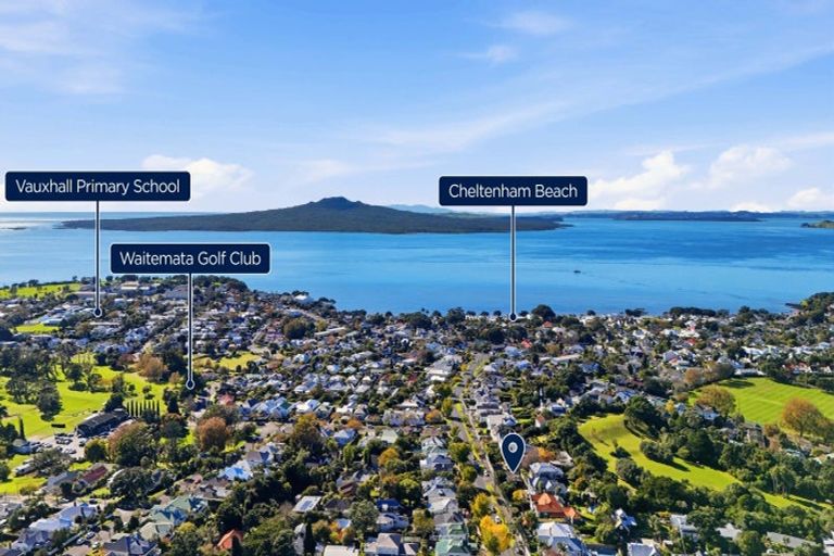 Photo of property in 2/32 Albert Road, Devonport, Auckland, 0624