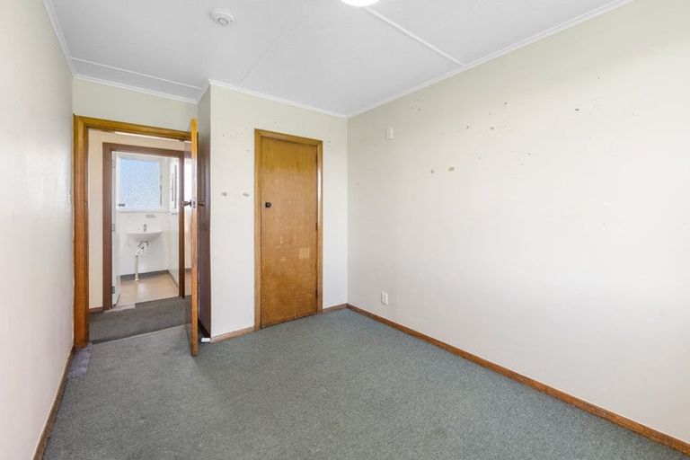 Photo of property in 23 Lambeth Crescent, Northcote, Christchurch, 8052
