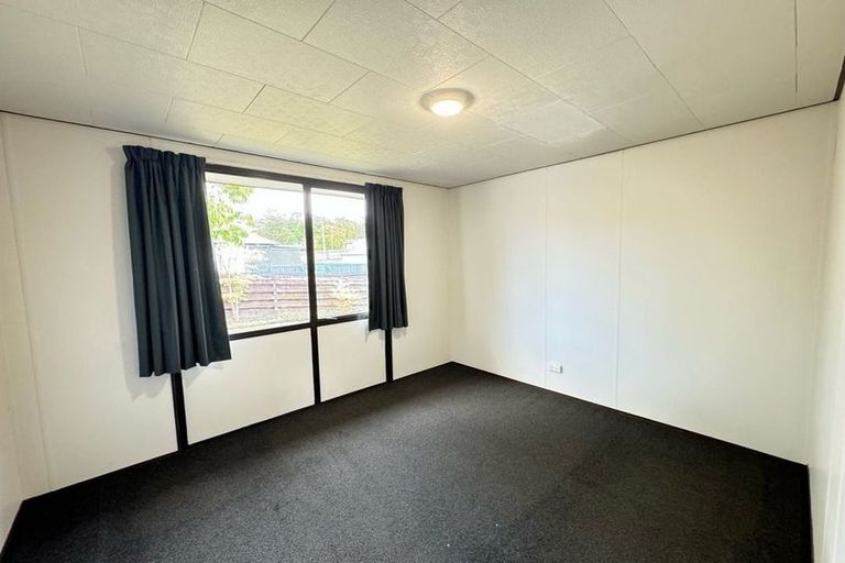 Photo of property in 2/76 Parrs Cross Road, Henderson, Auckland, 0612