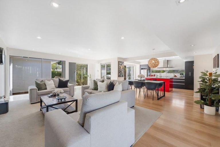 Photo of property in 9 Shelly Beach Parade, Cockle Bay, Auckland, 2014