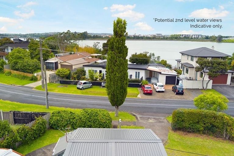 Photo of property in 28 Ferry Parade, Herald Island, Auckland, 0618