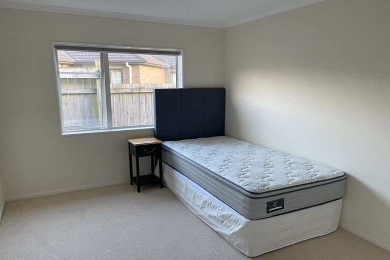 Photo of property in 4 Montego Place, Grenada Village, Wellington, 6037