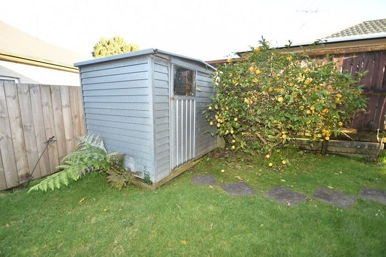 Photo of property in 2/118 Astley Avenue, New Lynn, Auckland, 0600
