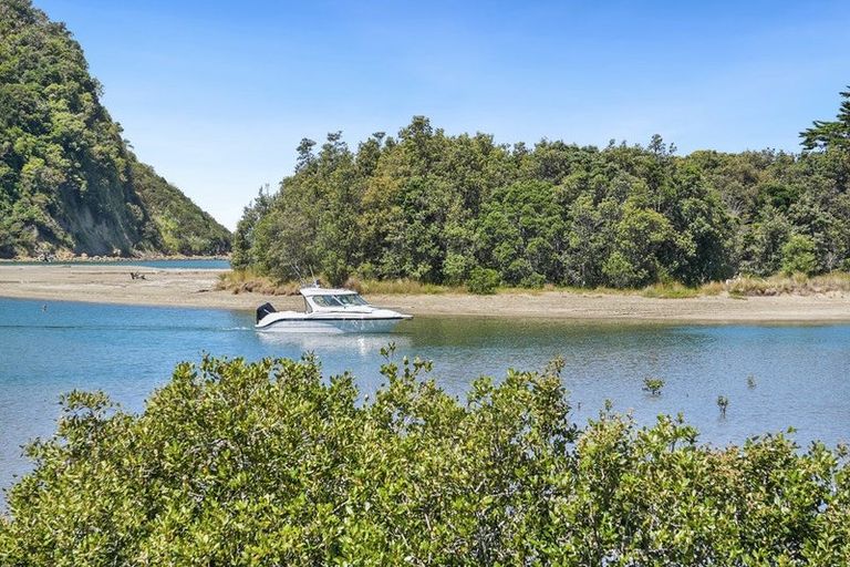 Photo of property in 91 Weranui Road, Waiwera, Orewa, 0994