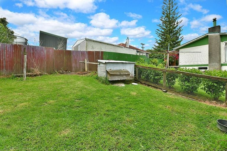 Photo of property in 49 Makiri Street, Helensville, 0800