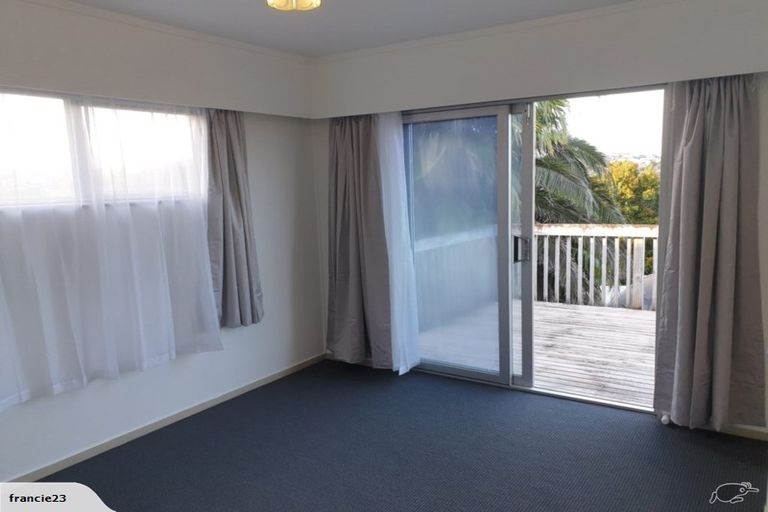 Photo of property in 1/62 Target Road, Totara Vale, Auckland, 0629