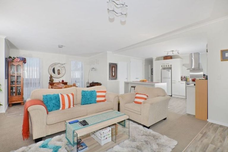 Photo of property in 12 Ocean View Rise, Ruakaka, 0116