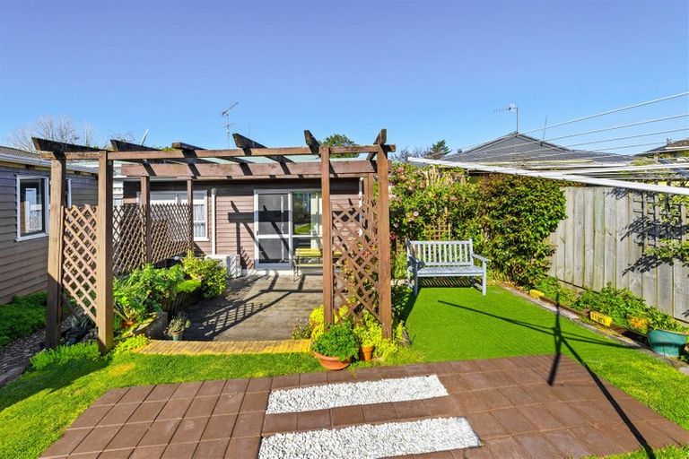 Photo of property in 23 Finlow Drive, Te Atatu South, Auckland, 0610