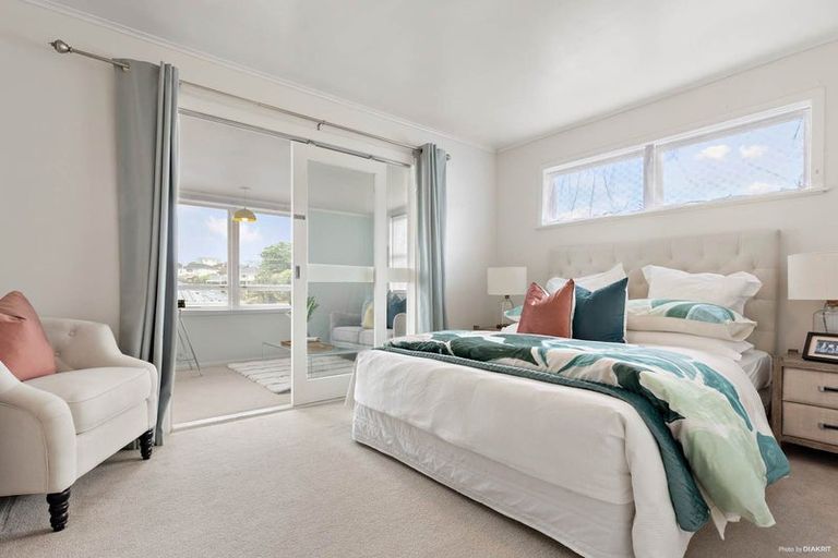 Photo of property in 2/20 Hogans Road, Glenfield, Auckland, 0629