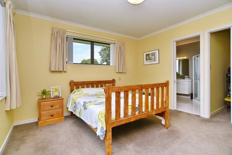 Photo of property in 6 Taunton Place, Rangiora, 7400