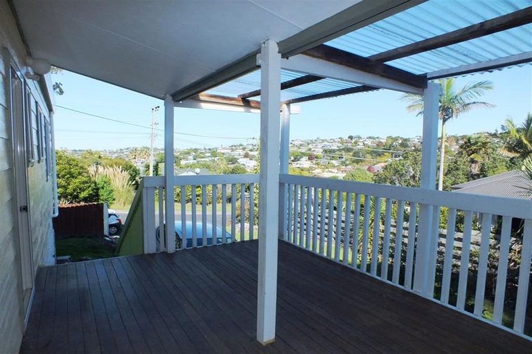 Photo of property in 64 D'oyly Drive, Stanmore Bay, Whangaparaoa, 0932