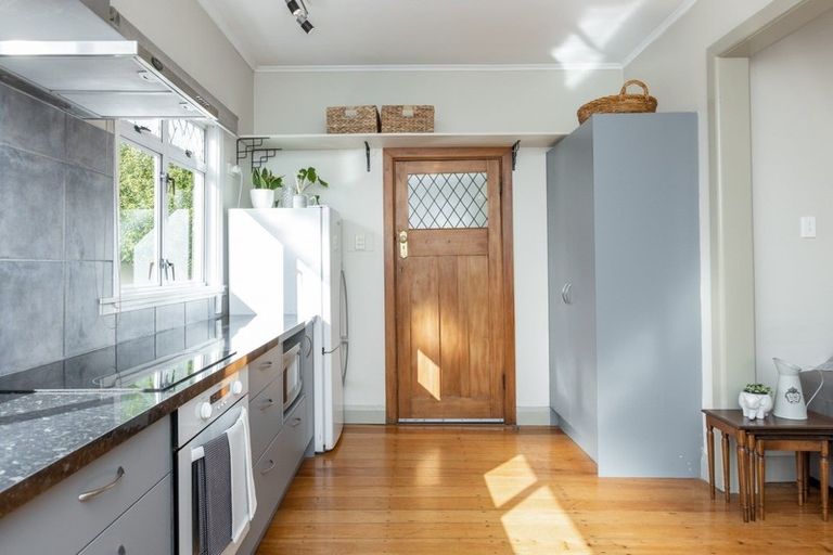 Photo of property in 208 Mayfair Avenue, Mayfair, Hastings, 4122