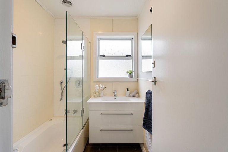 Photo of property in 6 Duncan Street, Tawa, Wellington, 5028