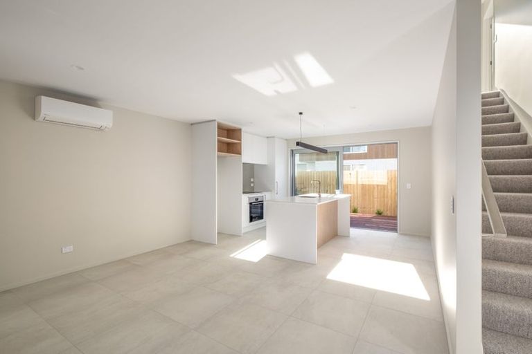 Photo of property in 2/50 Marine Parade, North New Brighton, Christchurch, 8083